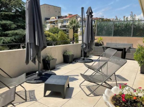 Toit terrasse dans résidence avec piscine